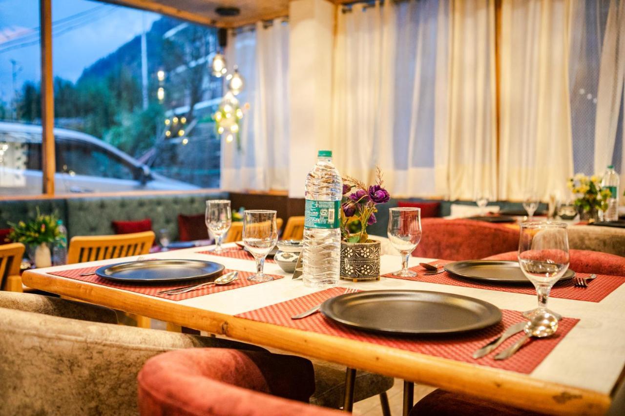 Eden Oaks Hotel Manali  Ngoại thất bức ảnh