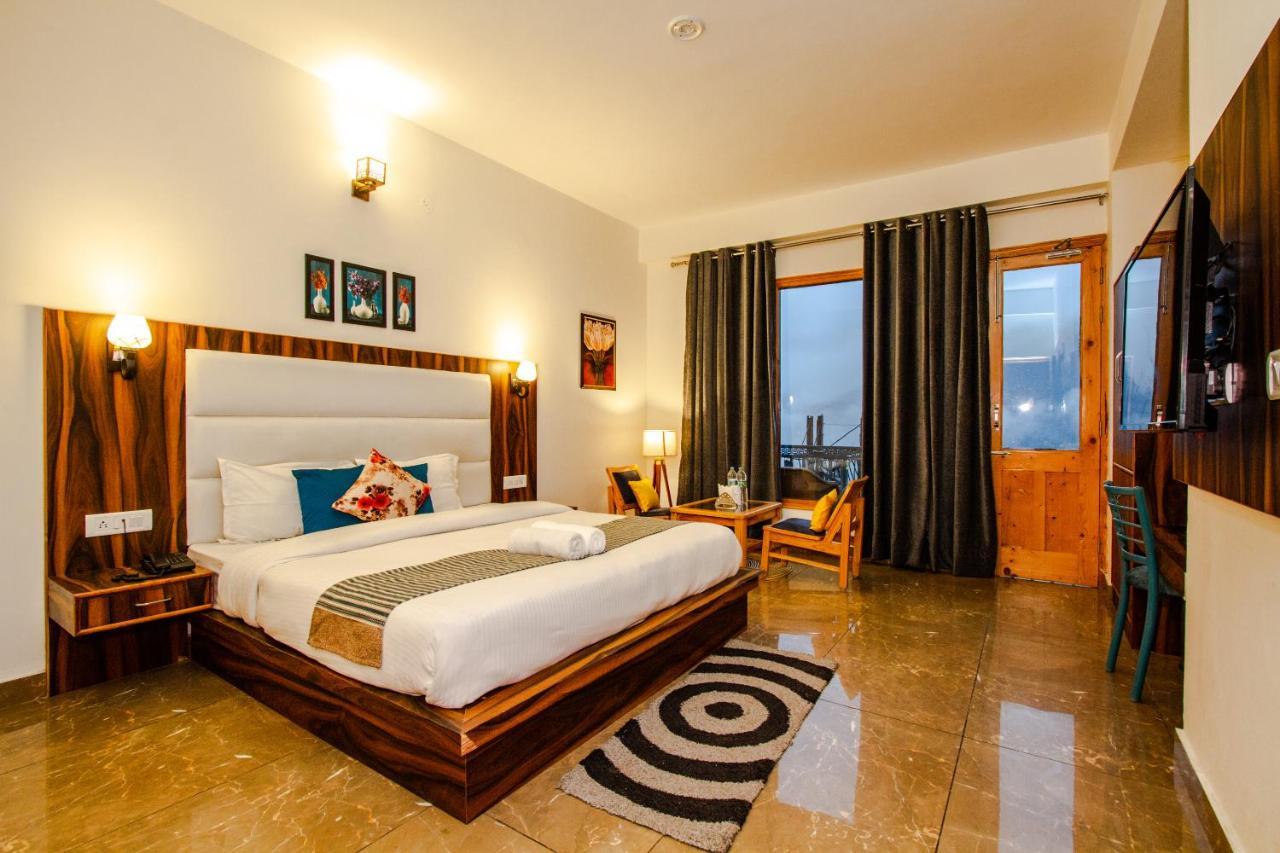 Eden Oaks Hotel Manali  Ngoại thất bức ảnh